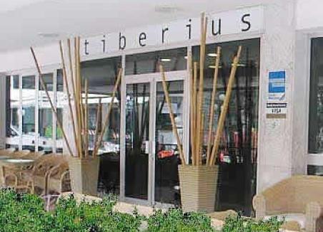 Hotel Tiberius - Rimini - Marina Centro - Parking  - three Star Hotel - hotel tiberius